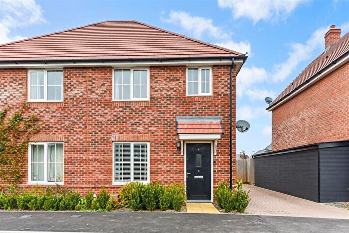 3 Bedroom Semi-Detached House For Sale In Hobby Close, Chichester, PO20