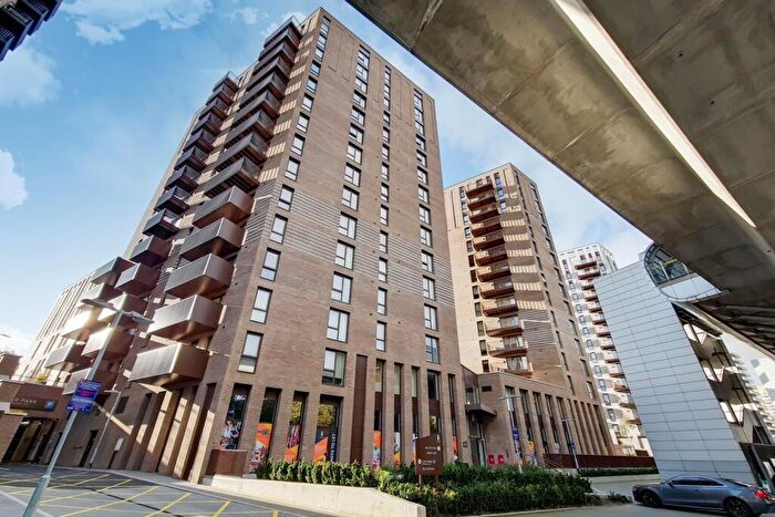 3 Bedroom Flat To Rent In Millet Place, Royal Docks, London, E16