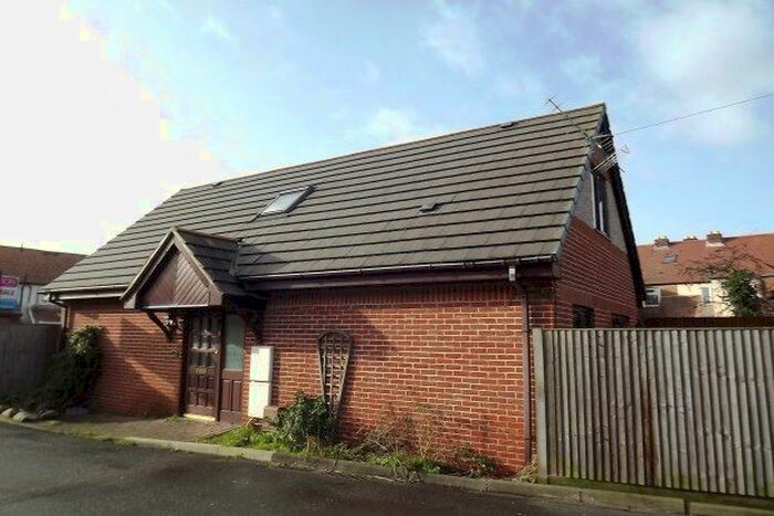 2 Bedroom Detached House To Rent In Thamesmead Close, Gosport PO12