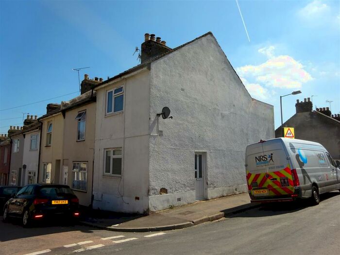 3 Bedroom House To Rent In Natal Road, Chatham, ME4