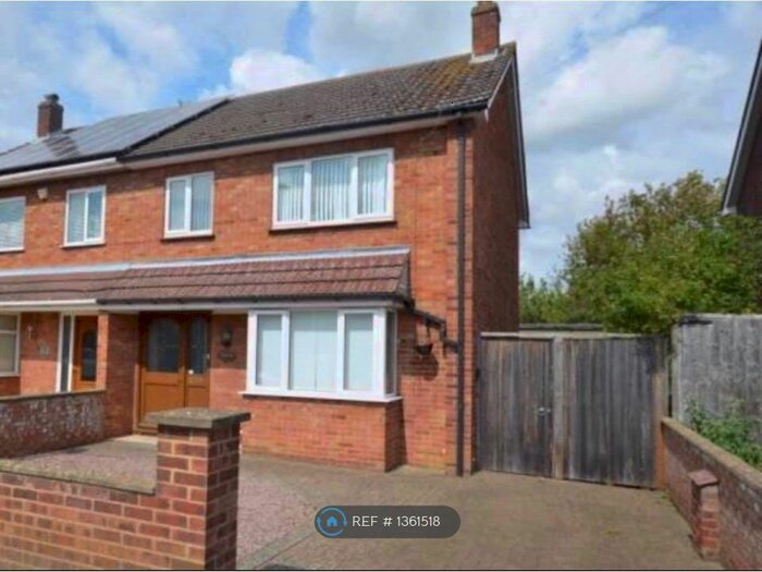 3 Bedroom Semi-Detached House To Rent In Lichfield Avenue, Peterborough, PE4