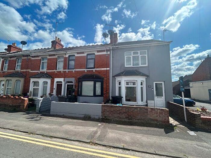 3 Bedroom End Of Terrace House For Sale In Ferndale Road, Gorse Hill, SN2