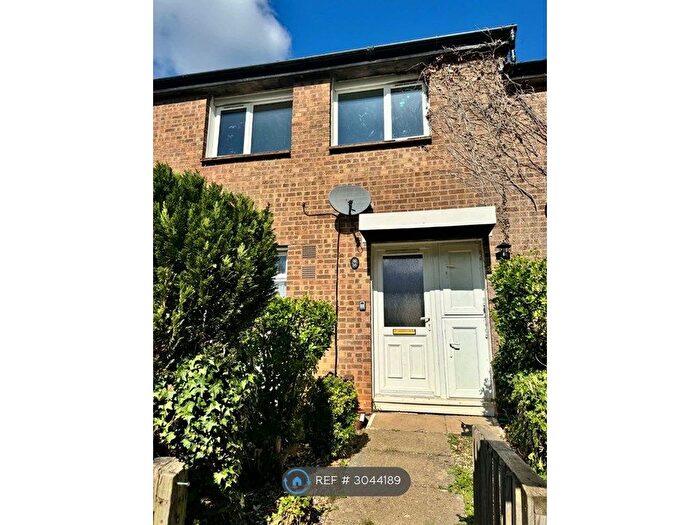 3 Bedroom Semi-Detached House To Rent In Longmead Court, Northampton, NN3