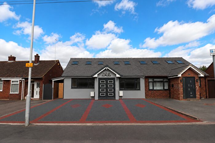 5 Bedroom Bungalow For Sale In Linden Road, Luton, LU4