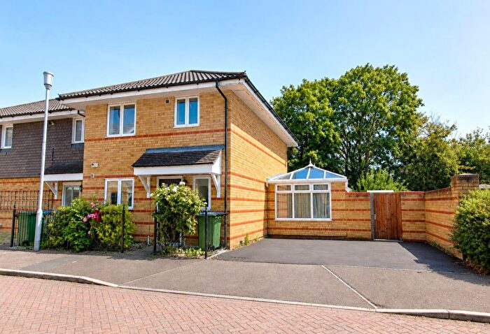 3 Bedroom Semi Detached House For Sale In Stanley Close, London, SE9