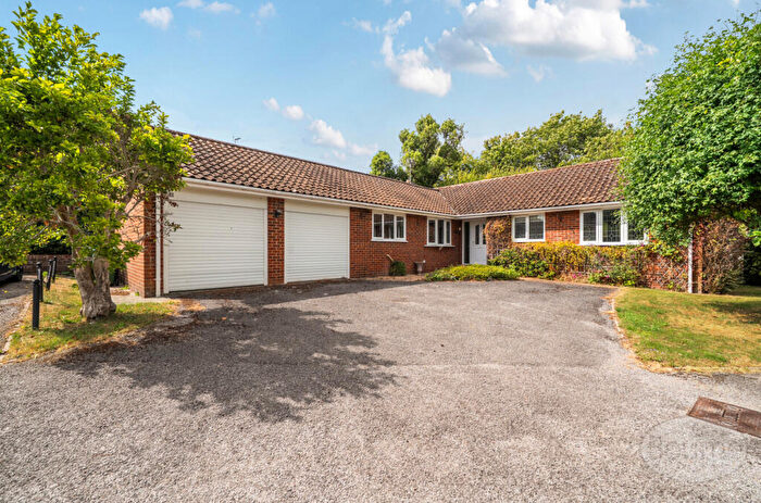 3 Bedroom Bungalow For Sale In Byworth Close, Farnham, Surrey, GU9