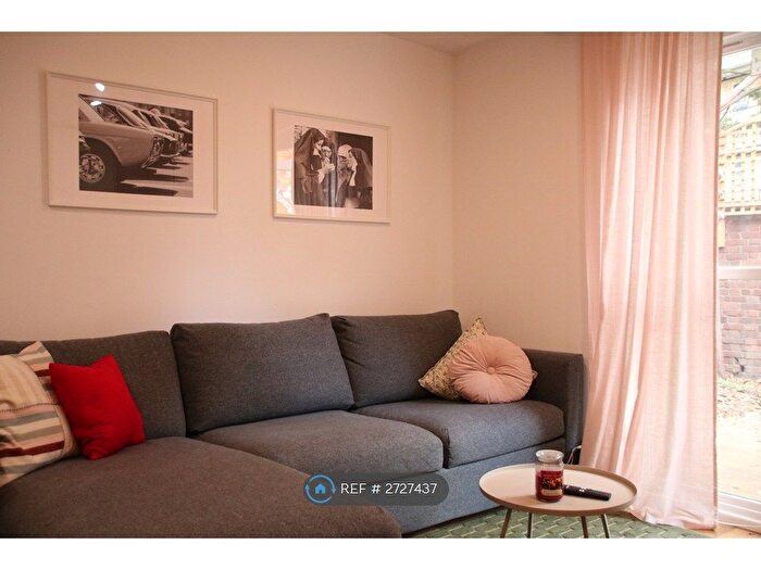 1 Bedroom Flat To Rent In Keith Connor Close, London, SW8