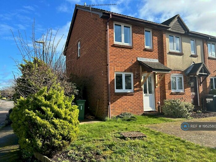 2 Bedroom Semi-Detached House To Rent In Stonecrop Close, Locks Heath, Southampton, SO31