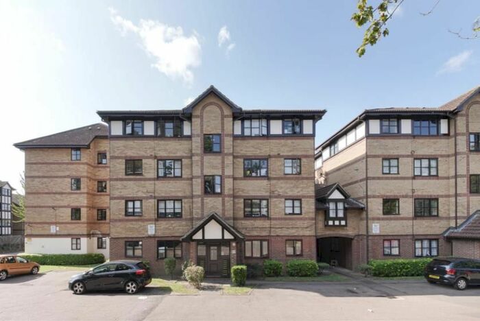 1 Bedroom Flat To Rent In Somerset Gardens, White Hart Lane, London, N17