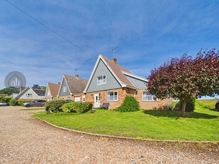 3 Bedroom Link Detached House For Sale In Lime Tree Close, Hessett, IP30