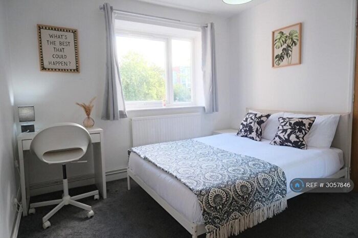 4 Bedroom Flat To Rent In Knights Court, Salford, M5