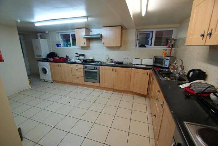 8 Bedroom Terraced House To Rent In St Michael Villas, Headingley, Leeds, LS6