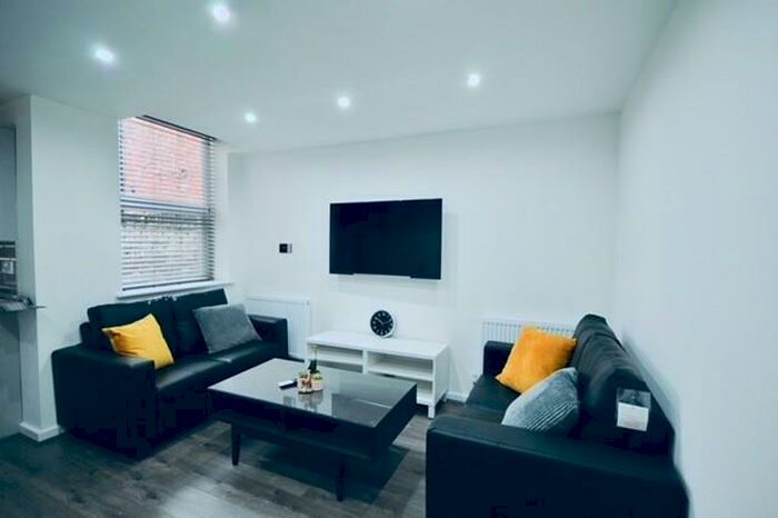 7 Bedroom Apartment To Rent In Bagot Street, Liverpool, L15