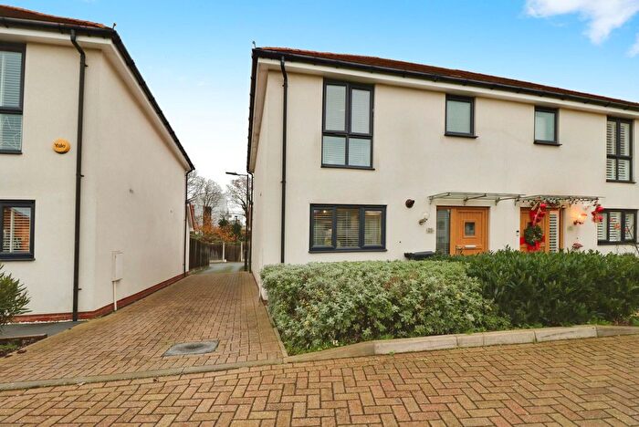 3 Bedroom Semi-Detached House To Rent In Cole Avenue, Southend-On-Sea, SS2