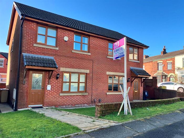 3 Bedroom Semi-Detached House For Sale In Thirlmere Avenue, Horwich, Bolton, BL6