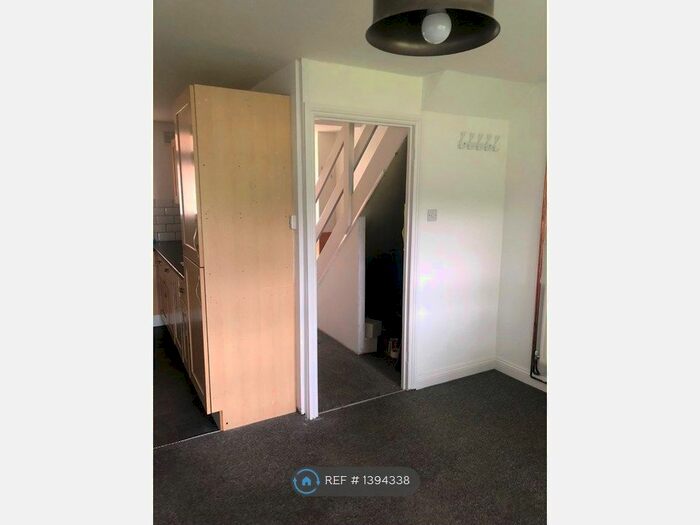 2 Bedroom Maisonette To Rent In Walker Close, Bristol, BS5