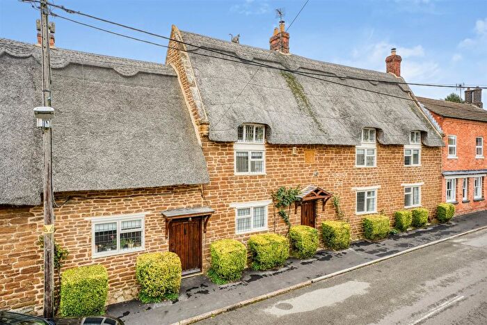 5 Bedroom Property For Sale In High Street, Crick, Northampton, NN6