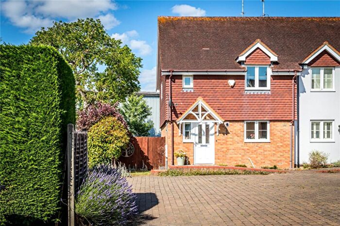 2 Bedroom End Of Terrace House For Sale In Wentworth Close, Ripley, Woking, Surrey, GU23