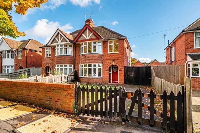 4 Bedroom Semi-Detached House To Rent In Northumberland, Avenue, RG2