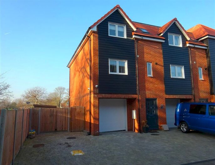 3 Bedroom Semi-Detached House To Rent In High Street, New Romney, TN28