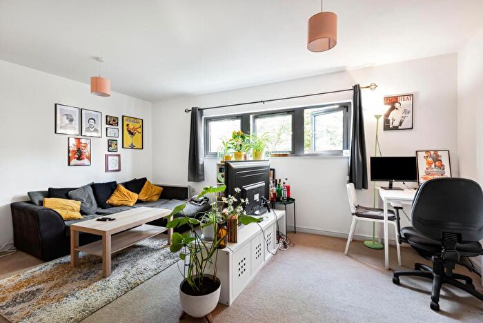 1 Bedroom Apartment To Rent In Hornsey Road, London, N7