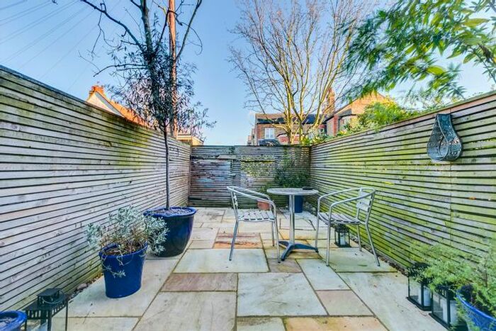 2 Bedroom Flat To Rent In Chilton Road, Kew, TW9