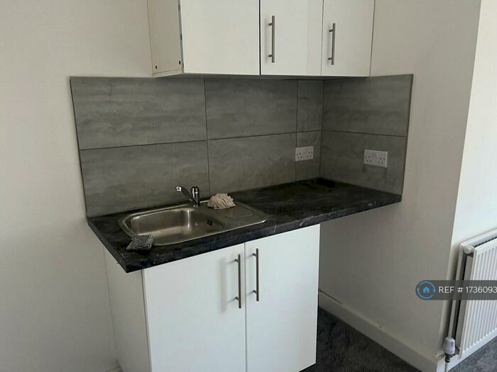 Studio To Rent In St. Johns Road, London, NW11