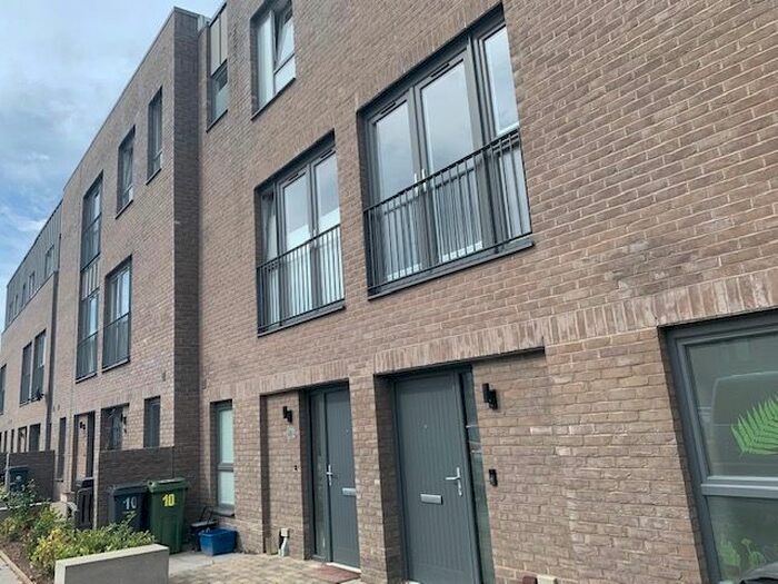 3 Bedroom Town House To Rent In Armstrong Road, Longstone, Edinburgh, EH14