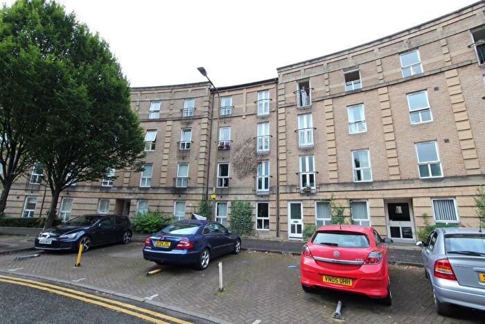 3 Bedroom Flat To Rent In Morrison Circus, Haymarket, Edinburgh, EH3