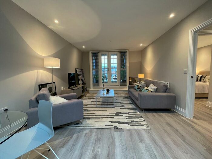 2 Bedroom Apartment To Rent In Park Street, Maidenhead, Berkshire, SL6