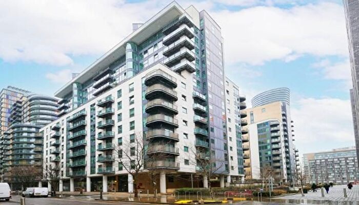 2 Bedroom Flat To Rent In Millharbour, South Quay, Cross Harbour, Canary Wharf, London, E14