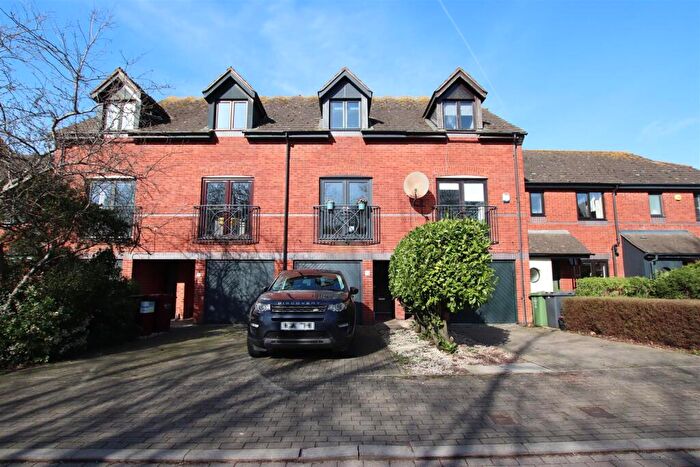 3 Bedroom Town House For Sale In Chandlers Walk, Haven Banks, Exeter, EX2