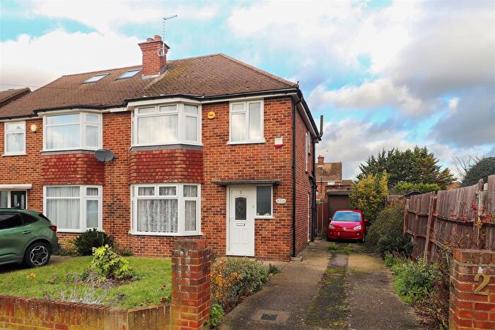 3 Bedroom Semi Detached House For Sale In Bradshawe Waye, Hillingdon, UB8