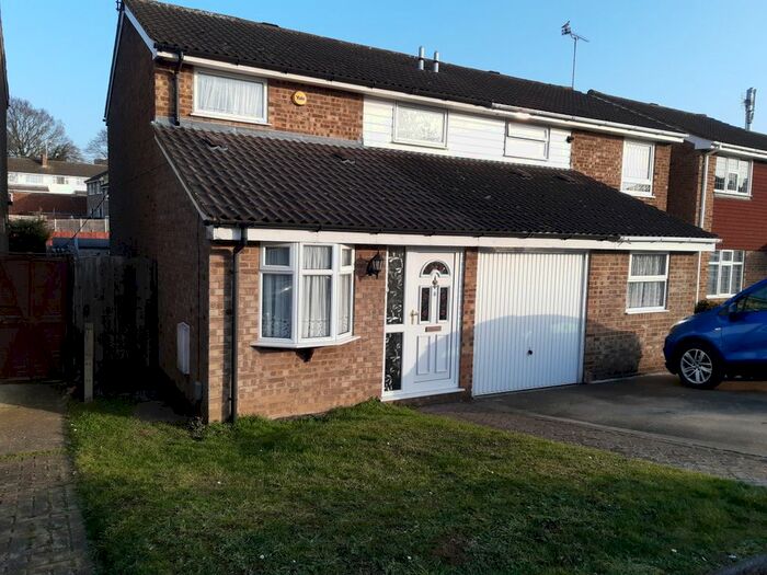 3 Bedroom Semi-Detached House To Rent In Brill Close, Luton, LU2