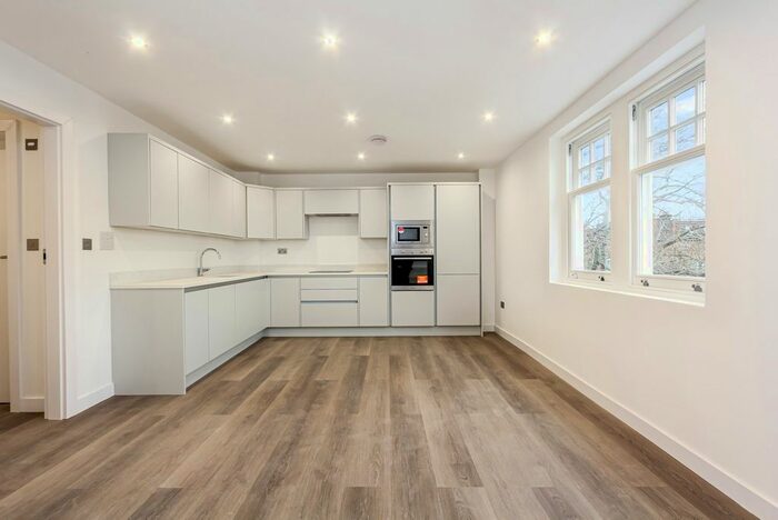 2 Bedroom Flat To Rent In Ambleside Avenue, London, SW16