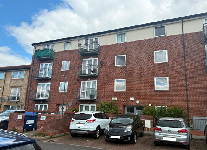 2 Bedroom Flat For Sale In Scott Crescent, Harrow, HA2