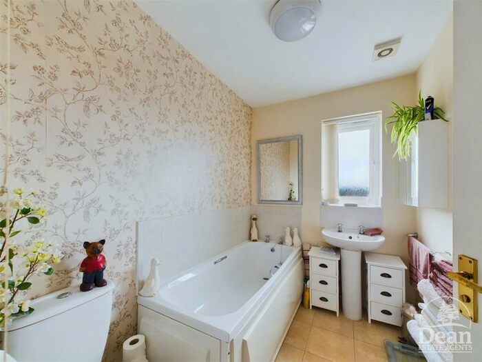 3 Bedroom Detached House For Sale In Dockham Road, Cinderford, GL14