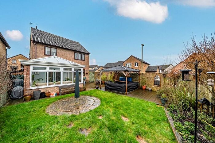 4 Bedroom Detached House For Sale In Thorney Leys, Witney, OX28