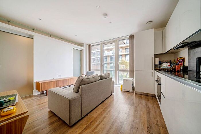 Studio To Rent In Naval House, Woolwich, London, SE18