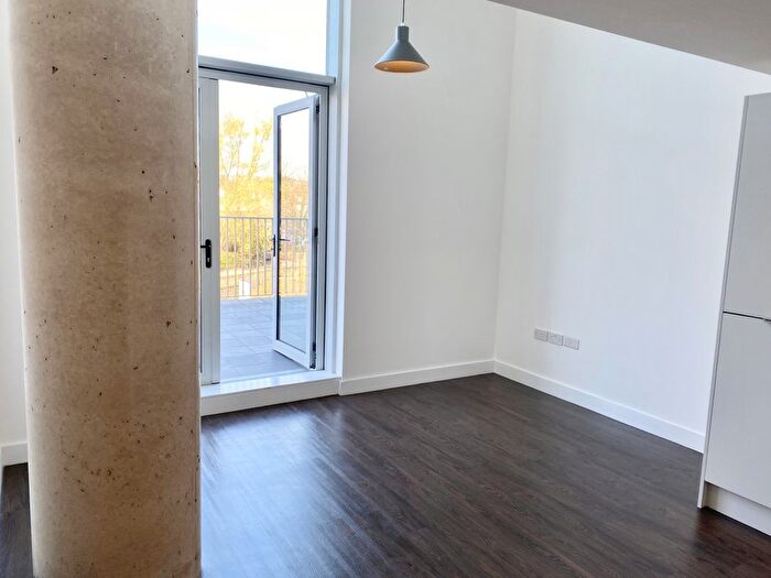 2 Bedroom Flat To Rent In Market Street, Rotherham, South Yorkshire, S60