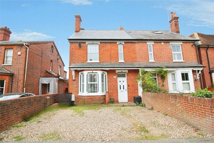 3 Bedroom Semi Detached House For Sale In Waverley Road, Reading, RG30