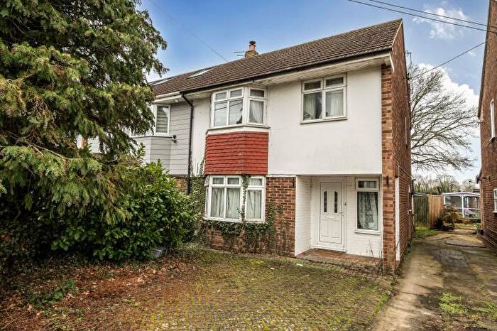 3 Bedroom Semi-Detached House For Sale In Morton Avenue, Kidlington, OX5