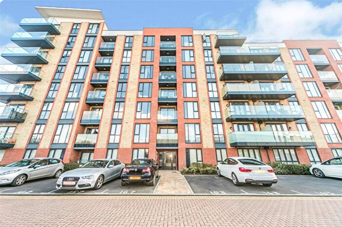 2 Bedroom Apartment For Sale In Oscar Wilde Road, Reading, Berkshire, RG1