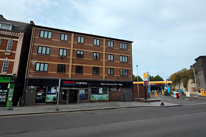 2 Bedroom Flat For Sale In Kilburn High Road, London, NW6