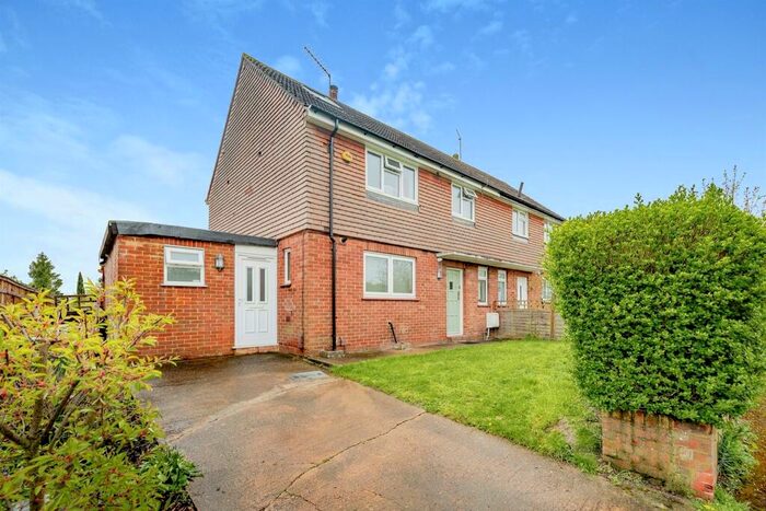 4 Bedroom Semi Detached House For Sale In Southmead, Redhill, RH1