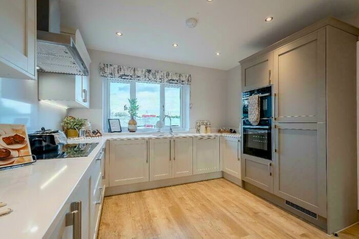 4 Bedroom Detached House For Sale In Off High Street/Cleyhill Gardens Chapmanslade, BA13