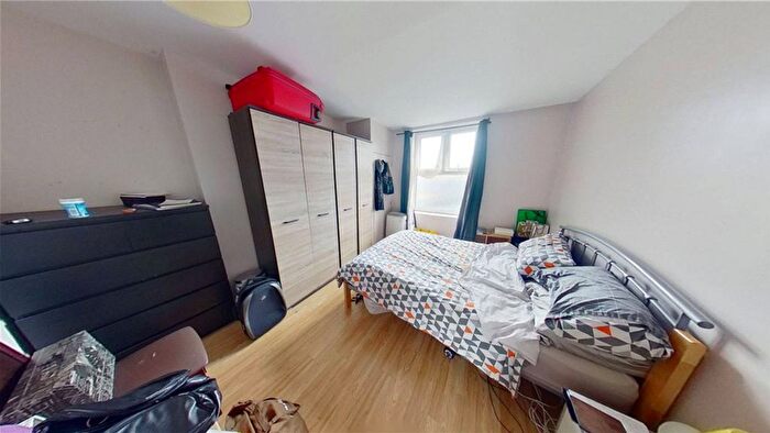 1 Bedroom Flat To Rent In Clapham Road, Oval, London, SW9
