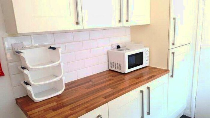 3 Bedroom Flat To Rent In Shaftesbury Road, CT2