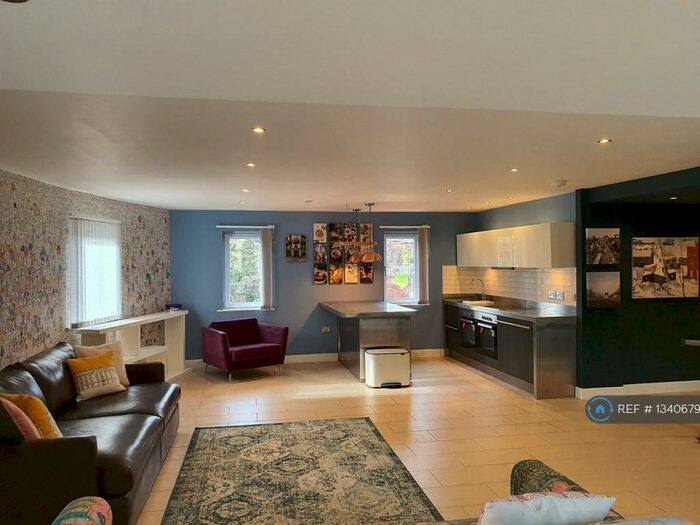 2 Bedroom Flat To Rent In St. George's Lodge, Sheffield, S17