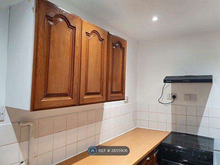 2 Bedroom Terraced House To Rent In West Wycombe Road, High Wycombe, HP12